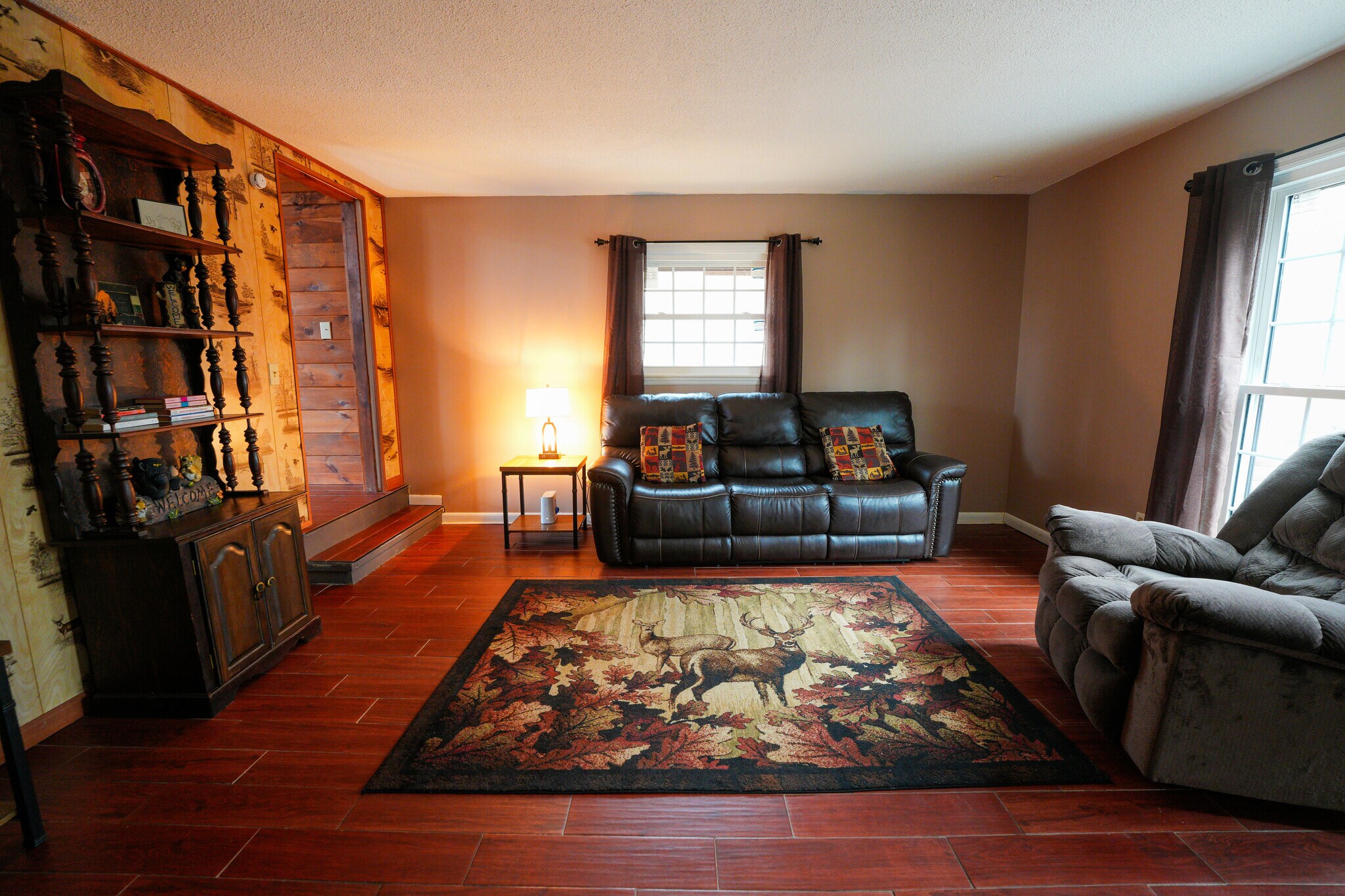 Building Photo - 425 Hemlock Ln