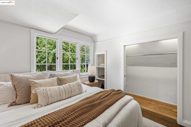 Building Photo - 95 Alvarado Pl