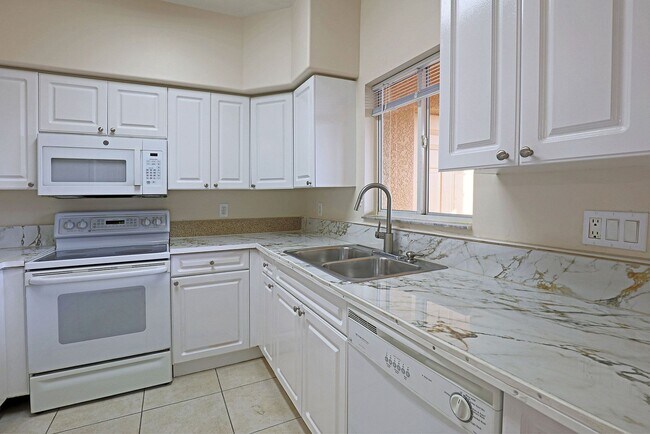 Building Photo - Villas at Venezia 4175-206