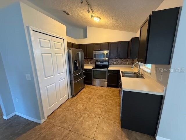 Building Photo - 131 Rae Dr