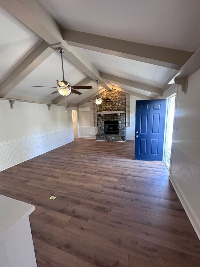 Building Photo - House for Rent