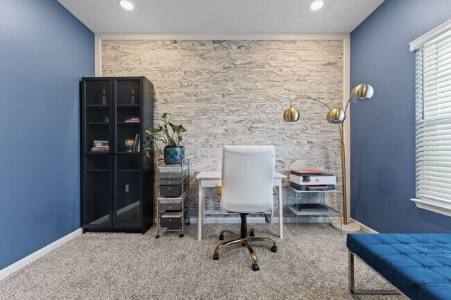Building Photo - 8609 Warbler Br Wy