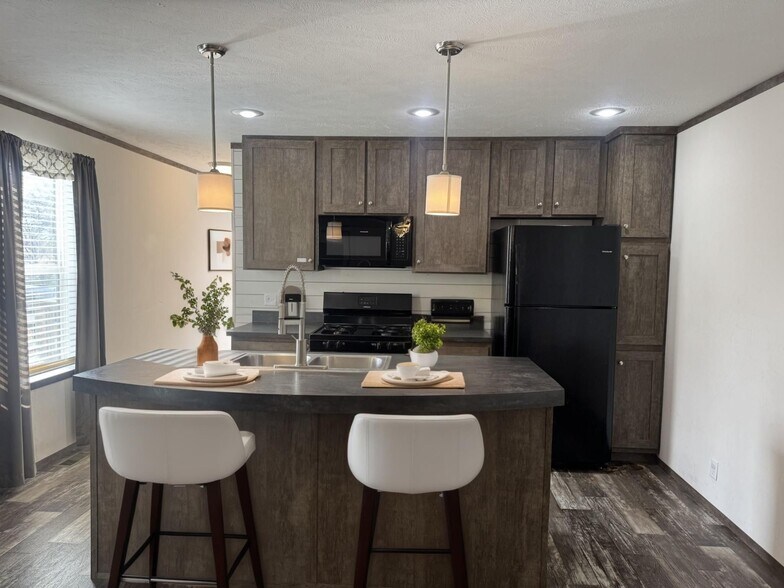 Building Photo - 55 Arbor St