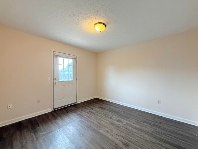 Building Photo - 245 Maryland Dr