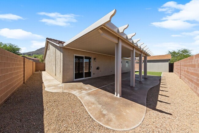 Building Photo - Desert Gem at the Base of Black Mountain –...