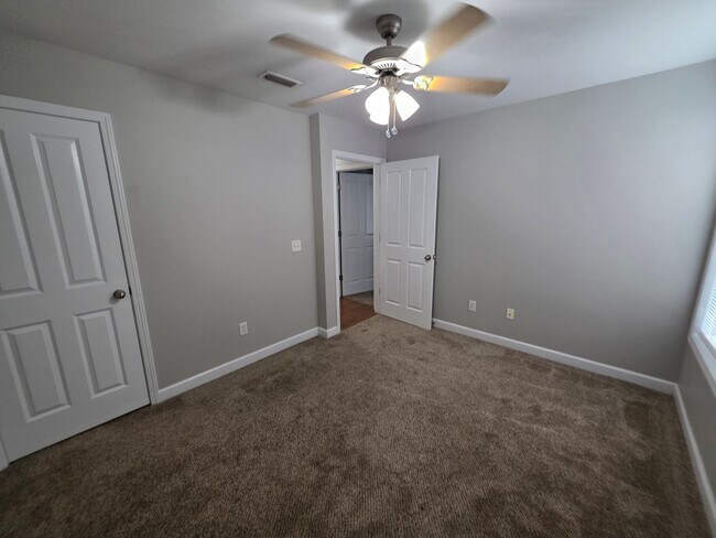 Building Photo - 107 Camellia Dr