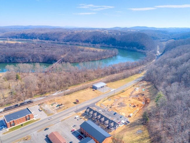 Building Photo - 91 E Main St