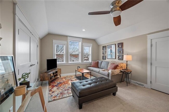 Building Photo - 706 Ivy St