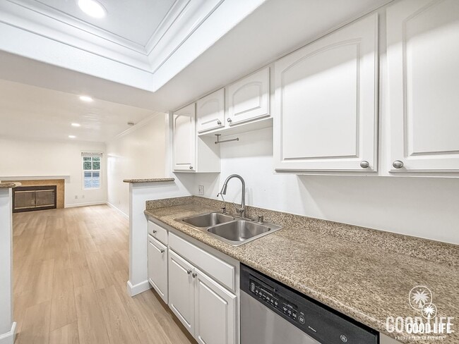 Building Photo - Great 2B/2BA Condo in Carmel Mountain Ranch w/ Community Pool, W/D, & Reserved Parking!