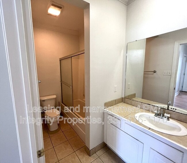 Building Photo - 710 E Boyd Dr