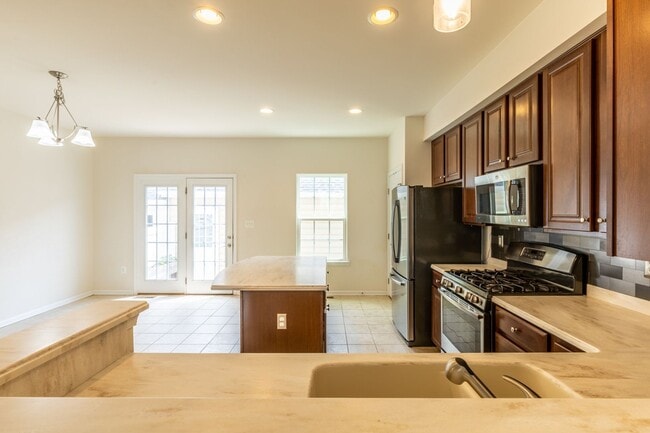 Building Photo - 2023 Verona Ct