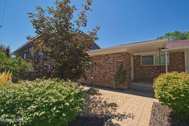 Building Photo - 3103 Lakeside Dr