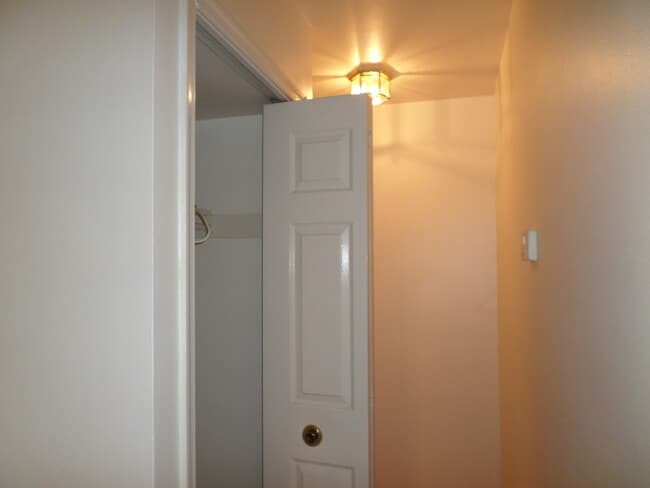 Building Photo - 1433 A St NE