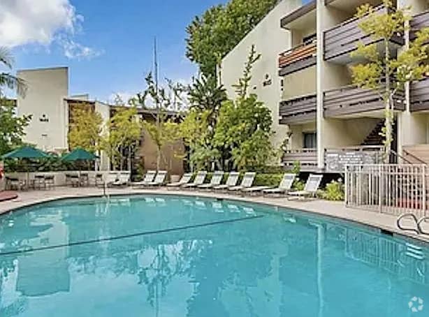 Building Photo - 1625 Hotel Cir S