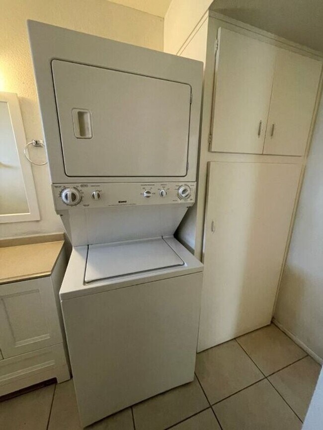 Building Photo - 4821 E Willetta St