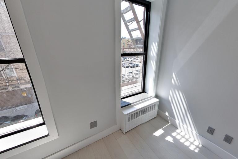Building Photo - 113 E 119th St