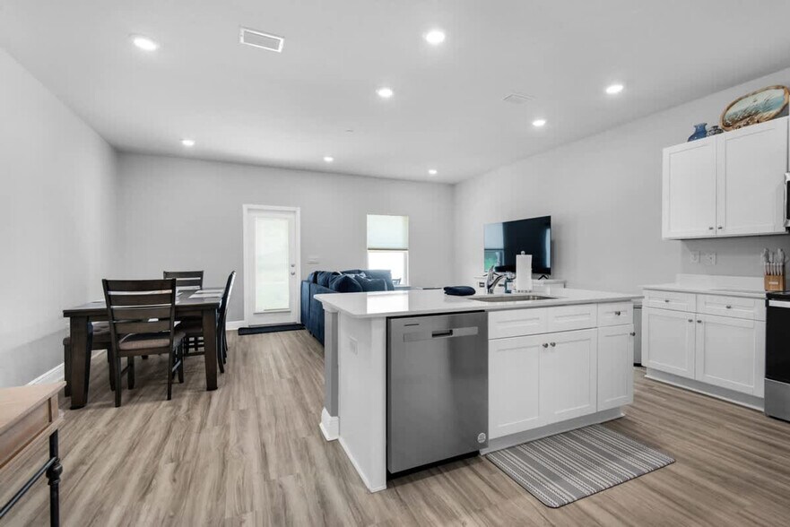 Building Photo - 5705 Stellarjay St