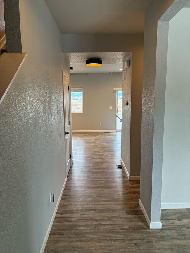 Building Photo - 3 Bed/2.5 Bath Home with Garage / Available Soon / Special Offer