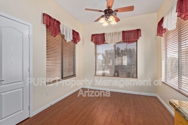 Building Photo - 737 S Sycamore Pl