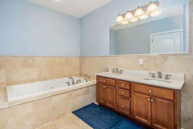 Building Photo - 564 Gregory Ave