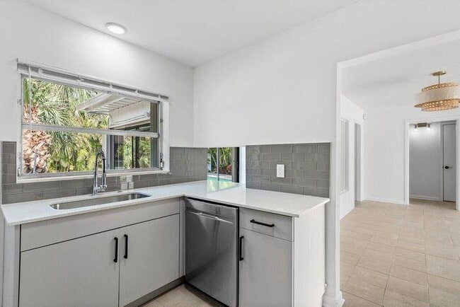 Building Photo - 325 Inlet Way