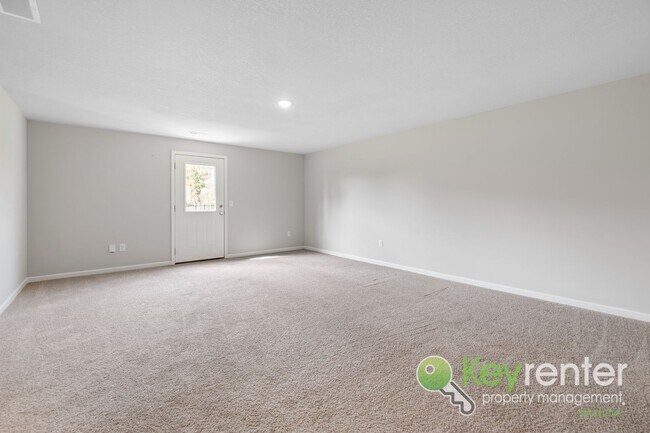 Building Photo - NOVEMBER FREE RENT!! 5 Bedroom 3 Bath Home close to schools and shopping!