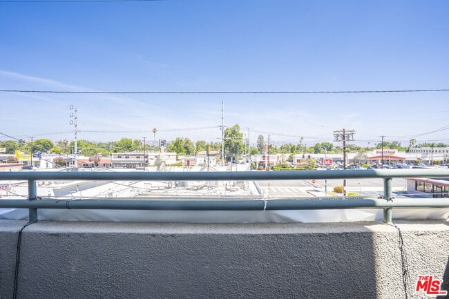 Building Photo - 22705 Del Valle St