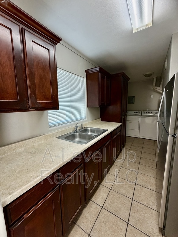 Building Photo - 2705 S Monterey Vista