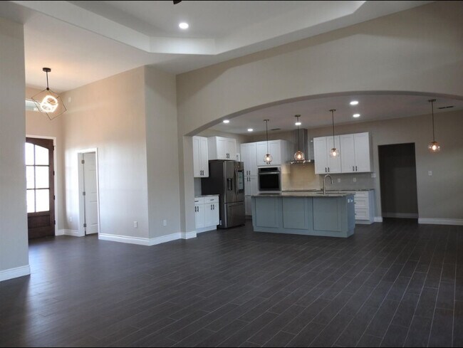 Building Photo - 400 Pitaya Ln