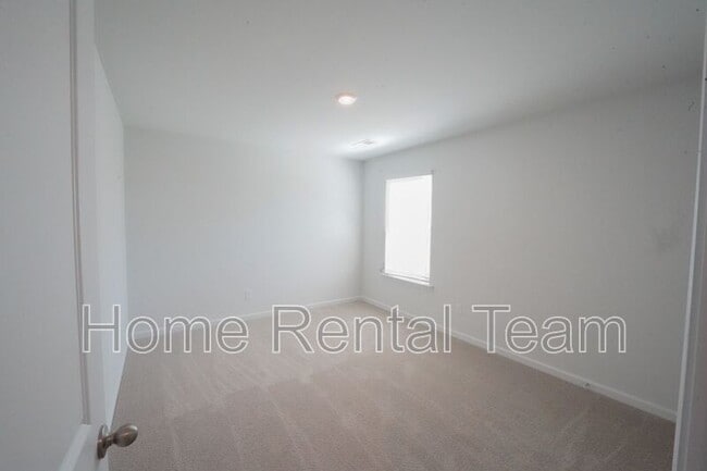 Building Photo - 108 Windrush Pnes