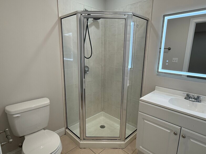 Building Photo - 135 Calumet St