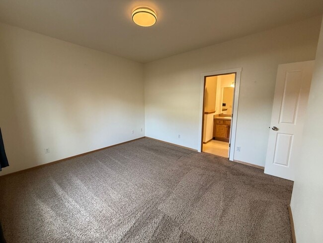 Building Photo - Fantastic 3 Bed/2 Bath Single Family Home in SE Bend