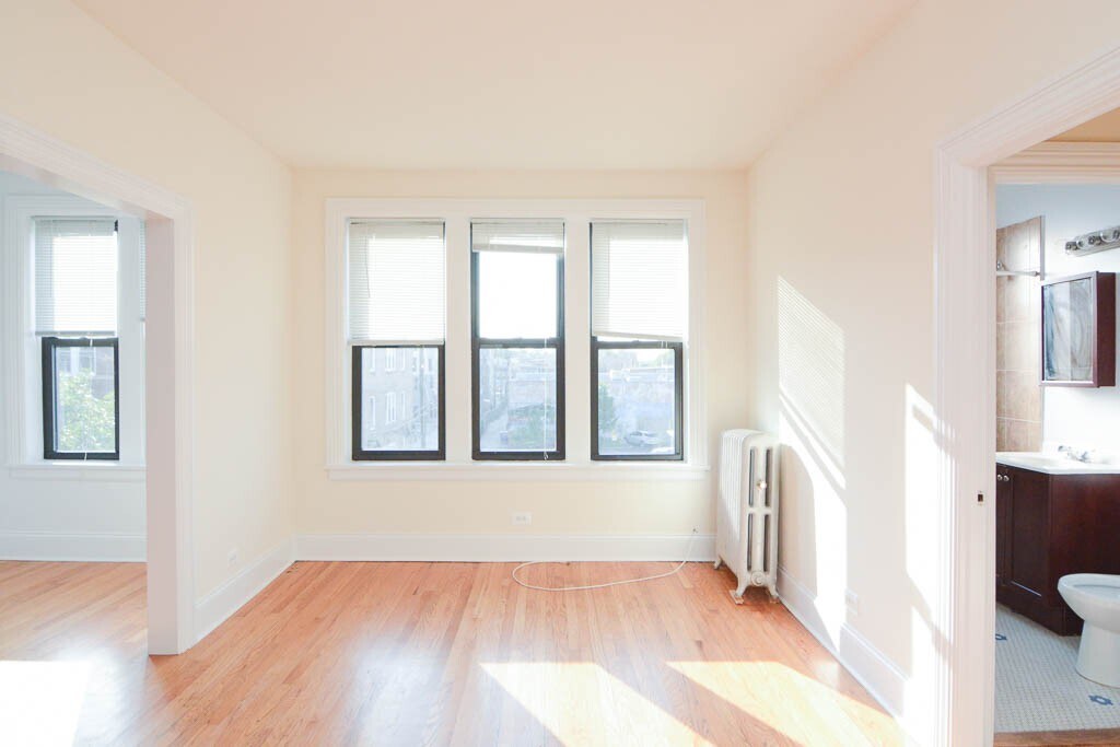 Building Photo - 2704 N Sawyer Ave