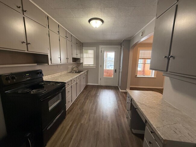 Building Photo - 191/121 W Kemp