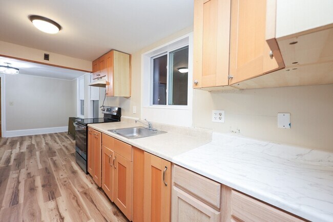 Building Photo - 83 S Main St