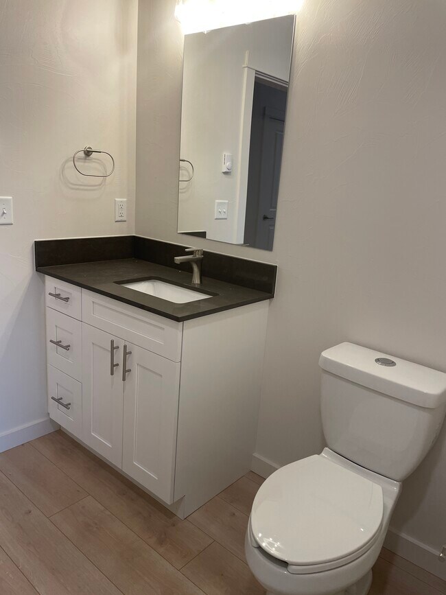 Building Photo - 2221 Willow Dr