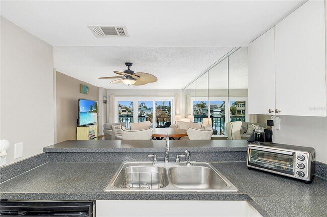 Building Photo - 51 Island Way