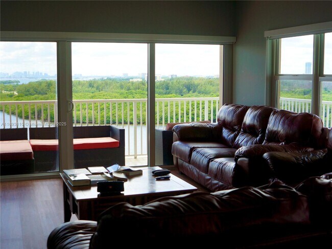 Building Photo - 300 Bayview Dr