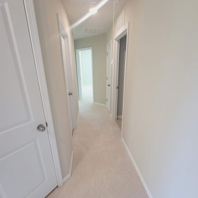 Building Photo - End Unit; 3Br/2.5BA Townhouse