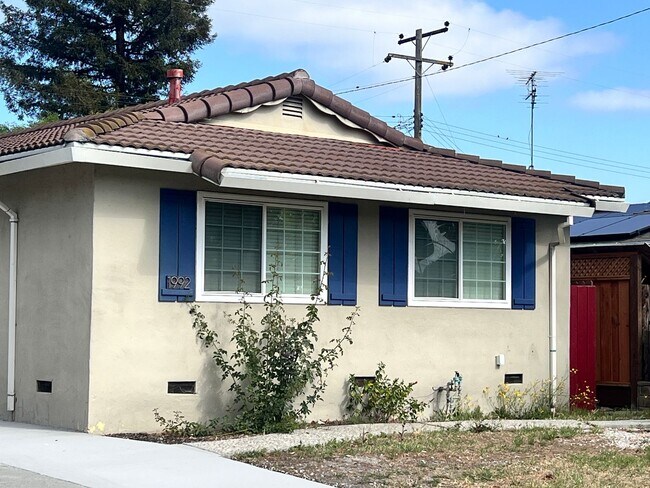 Building Photo - Completely Remodeled 4 Bedroom Home with C...