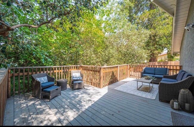 Building Photo - 9 Fawn Creek Ct