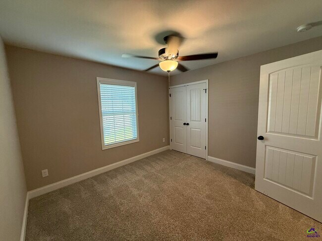 Building Photo - 313 Creek Ridge Dr