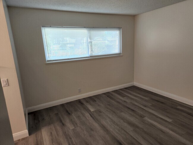 Master bedroom - 44325 Downsview Rd