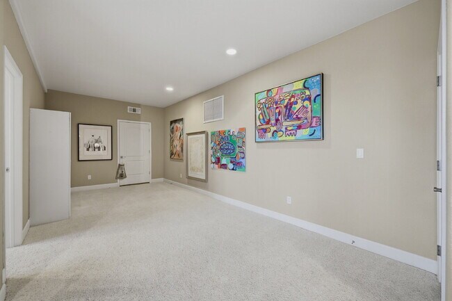 Building Photo - Elegant Arrowcreek Home!