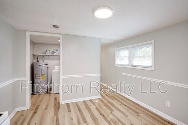 Building Photo - 2719a Meadowbrook Dr