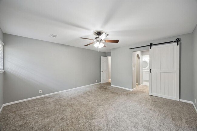 Building Photo - 553 Cane River Ln