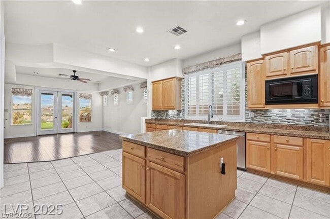 Building Photo - 425 Pinnacle Heights Ln