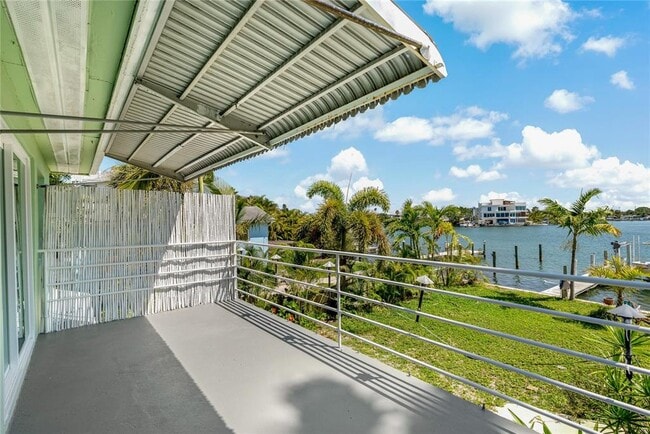 Building Photo - 8441 Bayshore Dr