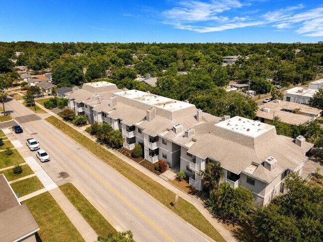 Building Photo - 4405 W Fair Oaks Ave