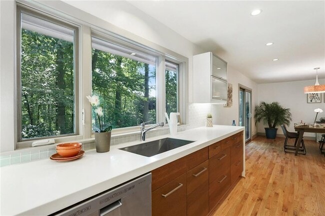 Building Photo - 1995 Commodore Ln